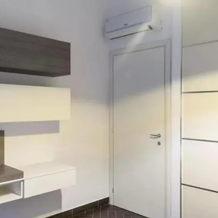Erika S. Peter Walking Distance Apartment