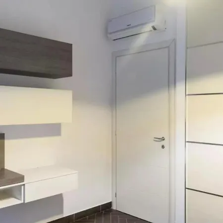 Erika S. Peter Walking Distance Apartment *